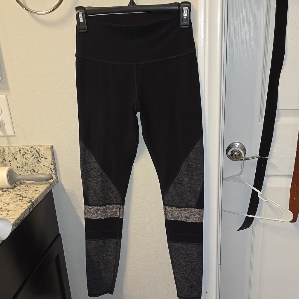 ALO Yoga Black Grey Leggings M